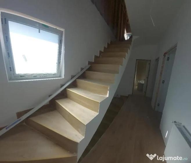Casă cu 5 camere cu Teren 210 Mp în Central