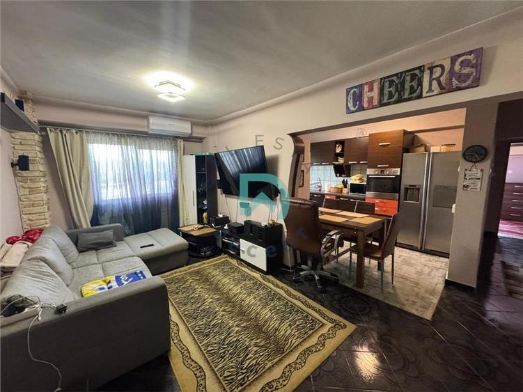 Apartament cu 4 camere decomandat, mobilat în Craiter