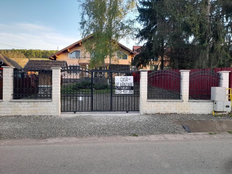 Casă cu 4 camere cu Teren 470 Mp în Bărdești