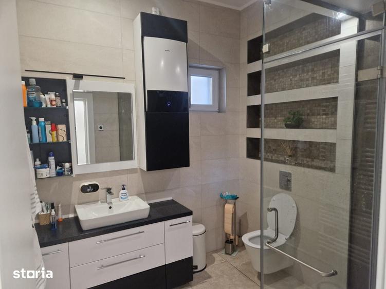 Spațiu comercial, de 400 mp, în Iosia