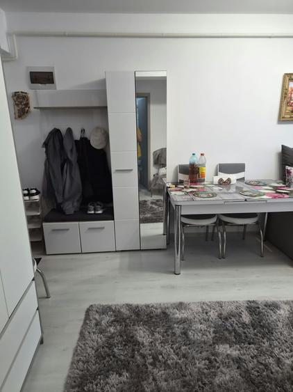 Apartament semidecomandat în Valea Adâncă