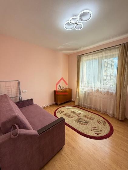 Apartament cu 3 camere decomandat, mobilat în Mircea cel Bătrân