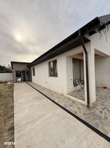 Casă cu 5 camere cu Teren 550 Mp în Tulucești