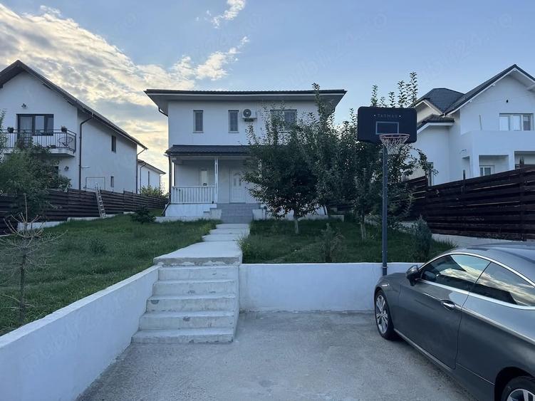 Casă cu 4 camere cu Teren 550 Mp în Crevedia