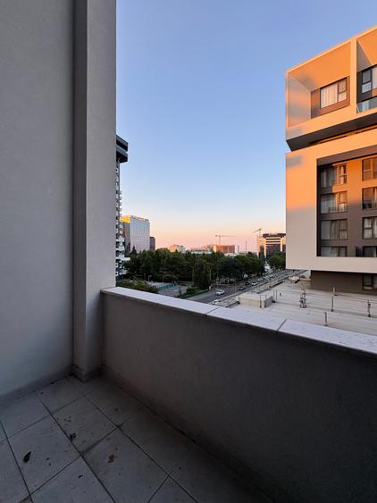 Apartament cu 2 camere semidecomandat în Barbu Văcărescu