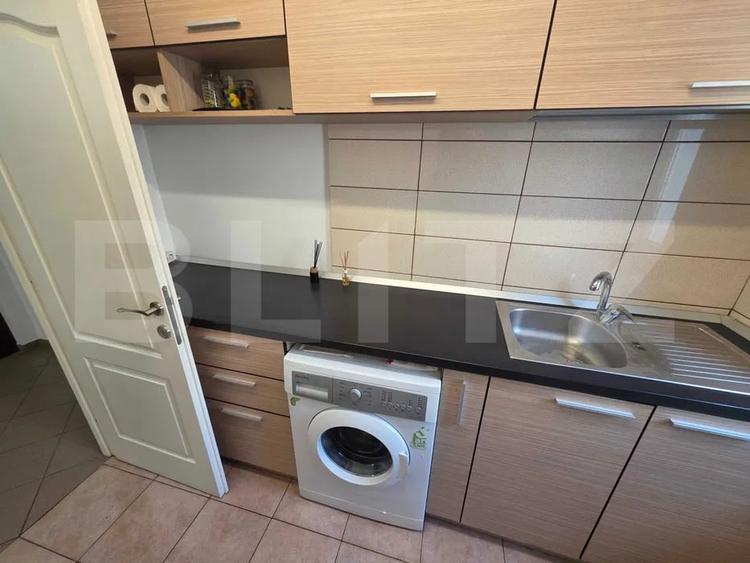 Apartament cu 2 camere semidecomandat, mobilat în Central — fotografia 3