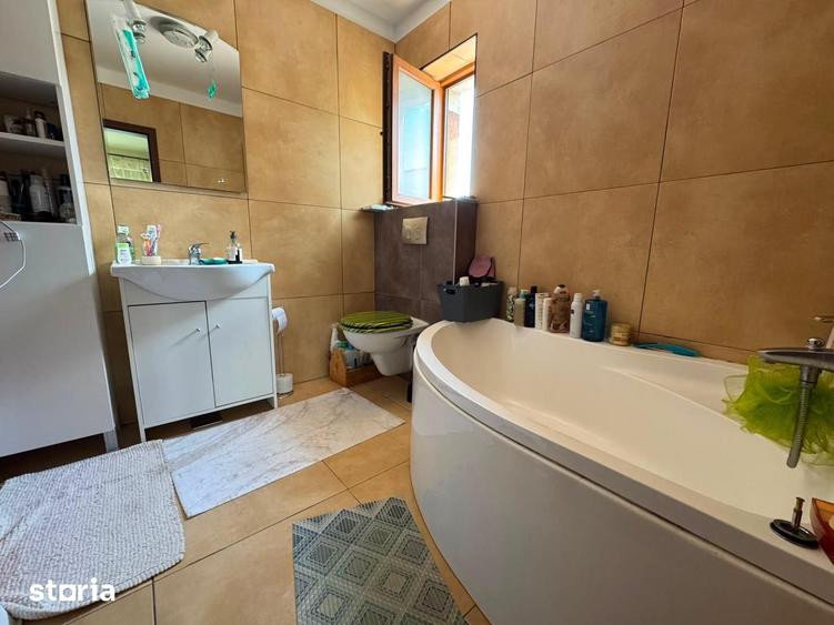 Casă cu 4 camere cu Teren 300 Mp în Glina