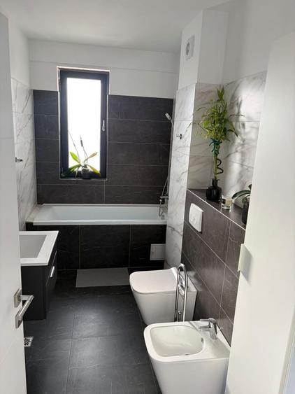 Apartament cu 3 camere semidecomandat, mobilat în Matei Voievod