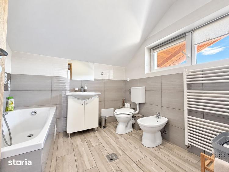Casă cu 5 camere cu Teren 250 Mp în Tokai