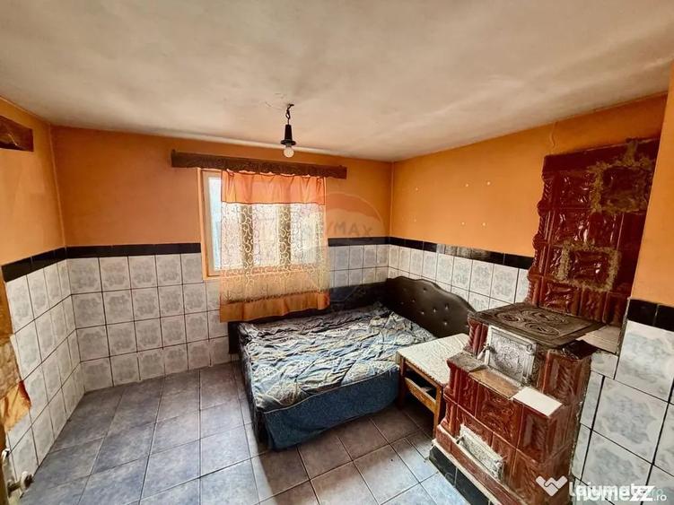 Casă cu 4 camere cu Teren 7727 Mp în Blidari (Cârligele)