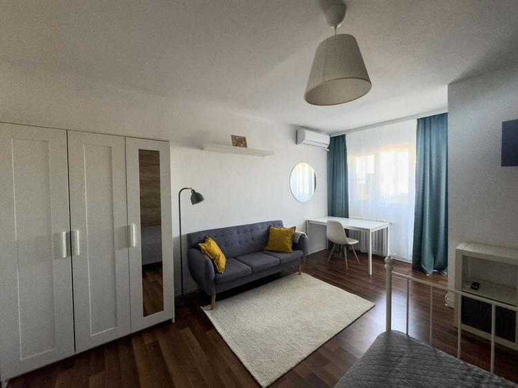 Garsonieră decomandată în Costin Georgian