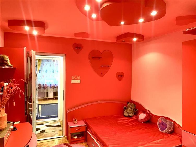 Apartament cu 3 camere decomandat în Cantemir