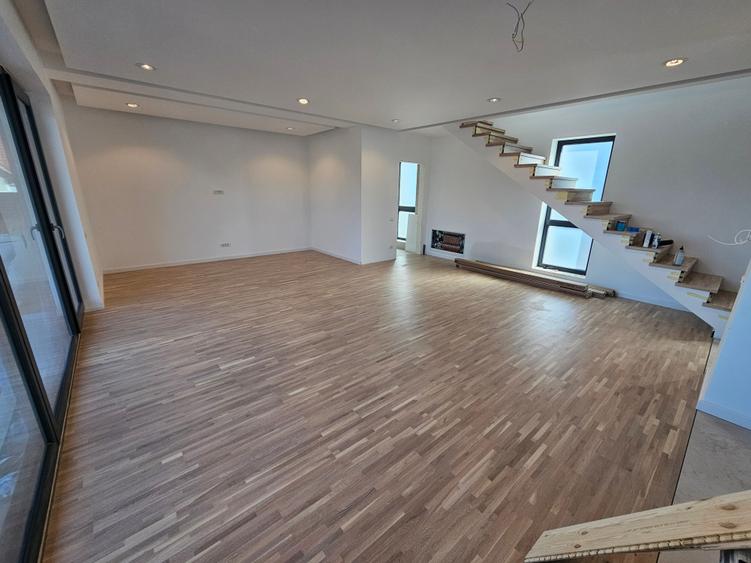 Casă individuală cu 4 camere cu Teren 500 Mp în Tunari