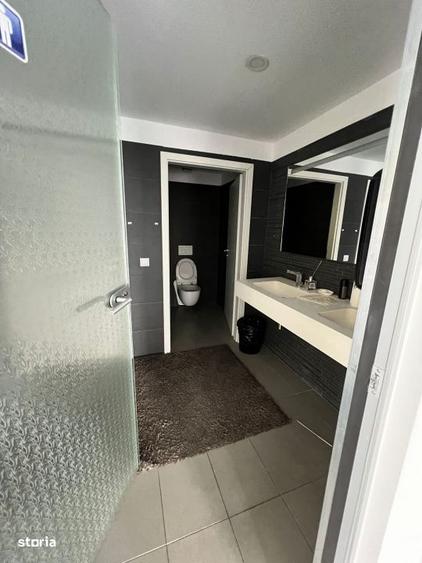 Spațiu comercial, de 300 mp, în Central