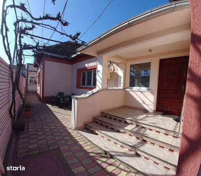 Casă cu 5 camere cu Teren 347 Mp în Central