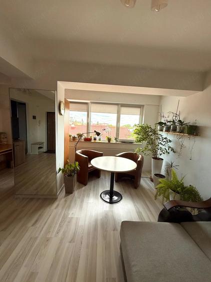 Apartament cu 2 camere semidecomandat în Prelungirea Ghencea