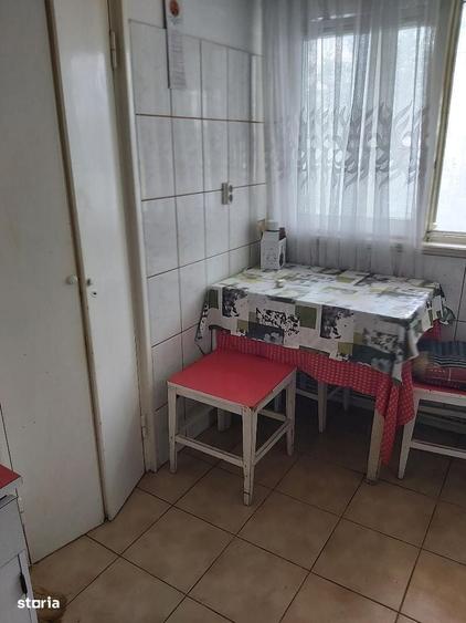 Apartament cu 3 camere semidecomandat în Centrul Civic