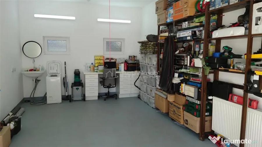 Casă cu 5 camere cu Teren 7241 Mp în Central