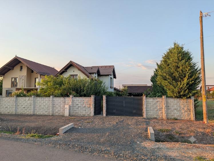 Casă individuală cu 4 camere cu Canalizare în Becicherecu Mic