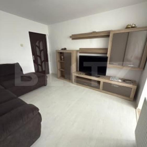 Apartament cu 2 camere semidecomandat, mobilat în Vest