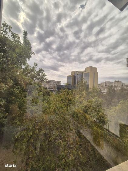 Apartament cu 3 camere decomandat în Calea București