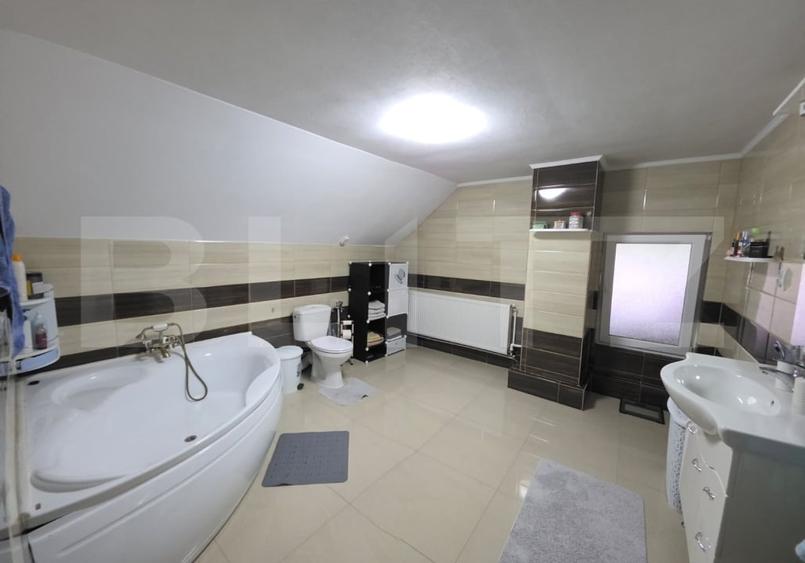 Casă individuală cu 4 camere cu Canalizare în Periferie
