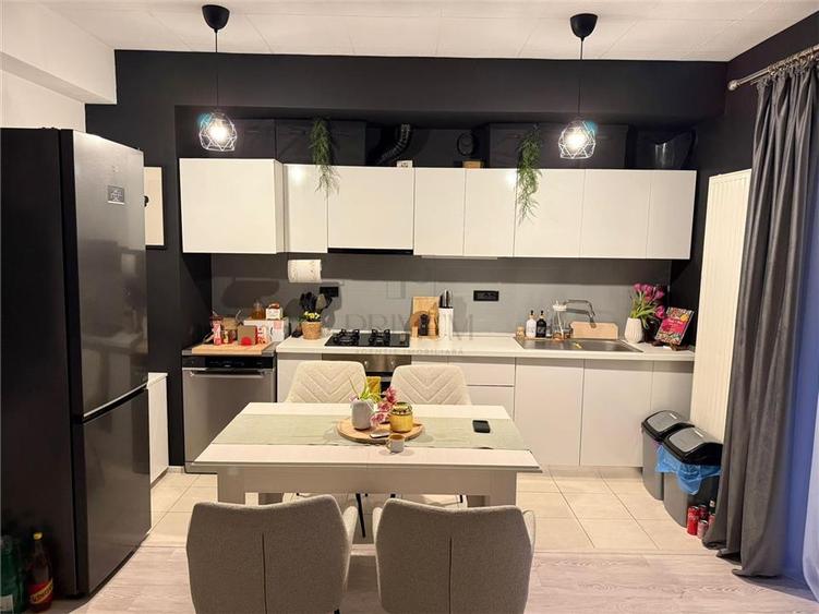 Apartament cu 2 camere semidecomandat, mobilat în Torontalului