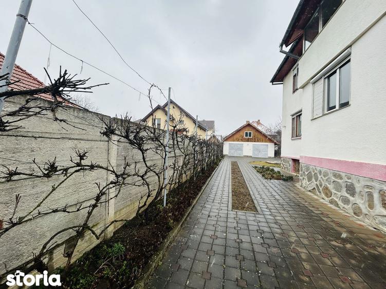 Casă cu 7 camere cu Canalizare în Sub Arini