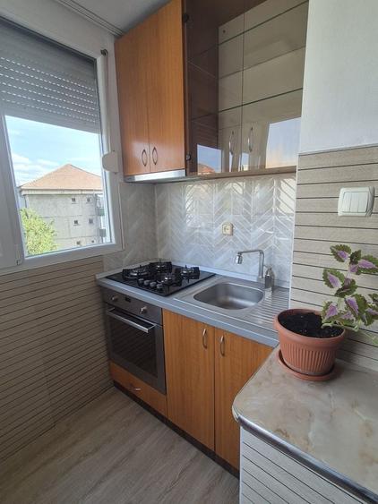 Apartament cu 3 camere decomandat în Exterior Vest