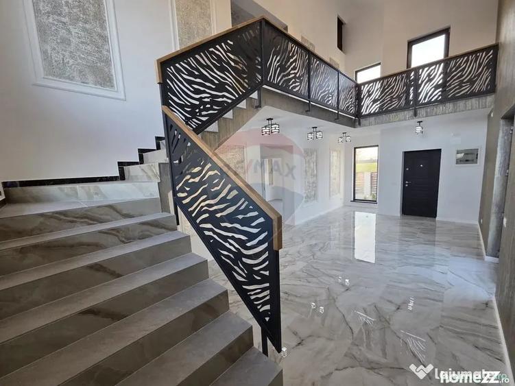 Casă cu 4 camere cu Teren 310 Mp în Vânători