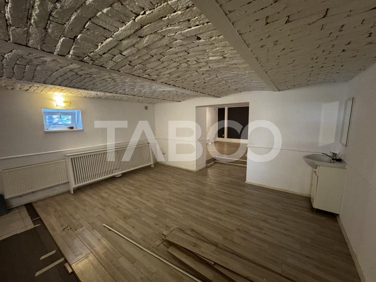Spațiu comercial, de 85 mp, în Central