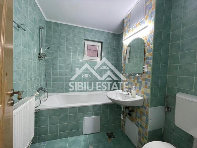 Apartament cu 3 camere decomandat, mobilat în Central