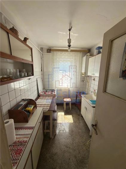 Apartament cu 2 camere semidecomandat în Filiași