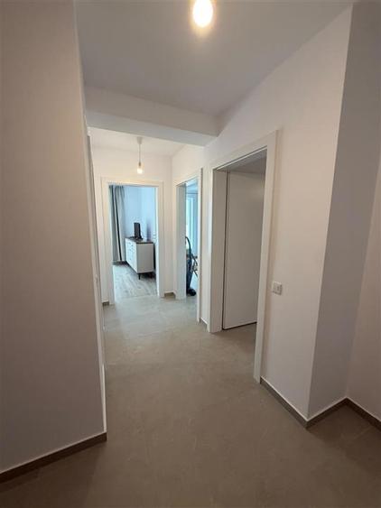 Apartament cu 2 camere decomandat, mobilat în Tractorul