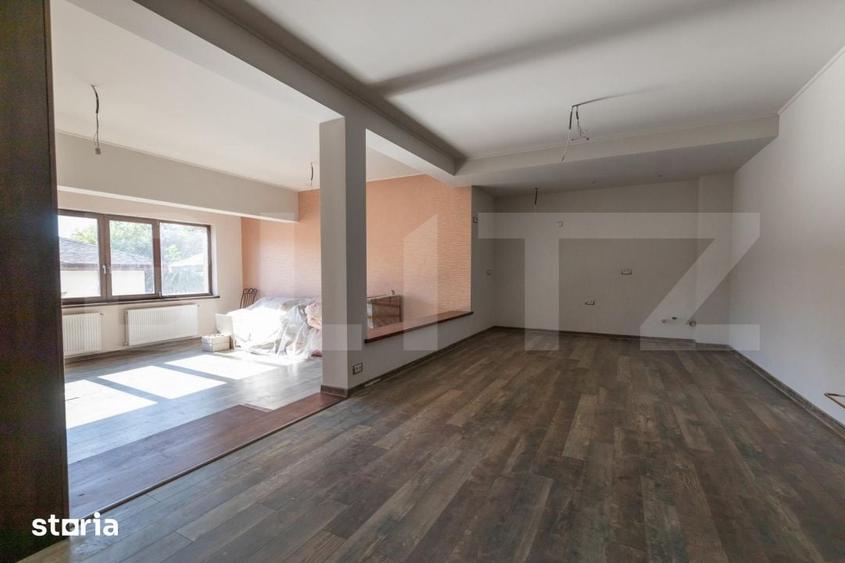 Casă cu 8 camere cu Teren 1600 Mp în Răzvad