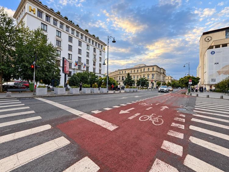 Apartament cu 3 camere semidecomandat, mobilat în Calea Victoriei