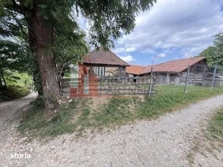 Teren intravilan 3.000 mp cu casa traditionala Bran, sat Poarta - 5