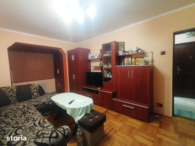 Apartament cu 2 camere semidecomandat în Aurel Vlaicu