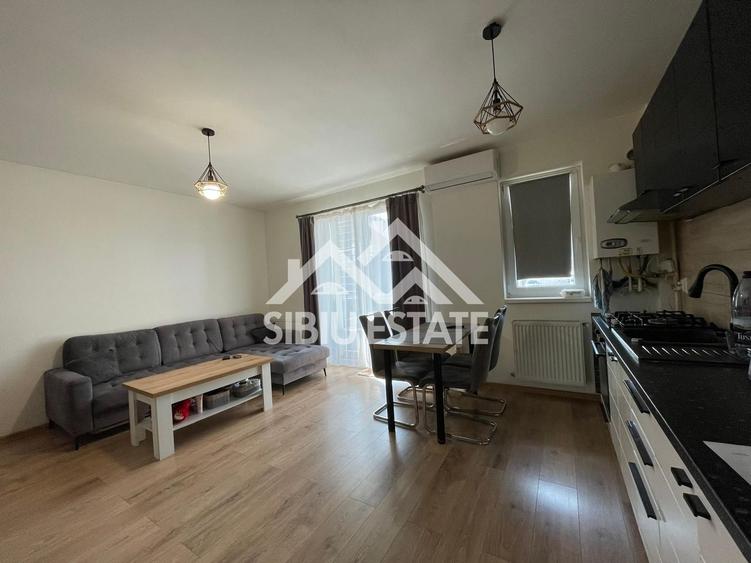 Apartament cu 3 camere semidecomandat, mobilat în Turnișor