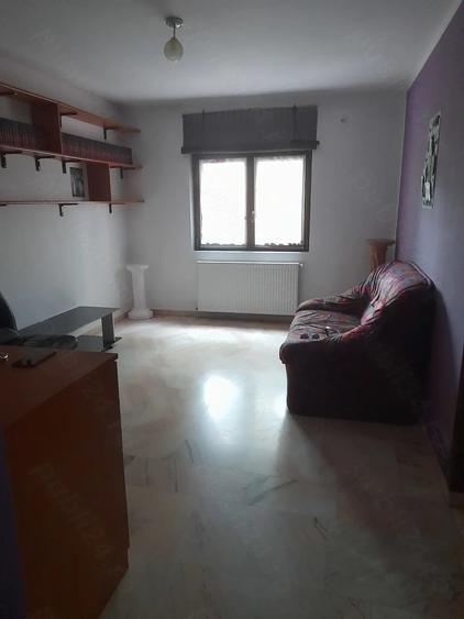 Apartament cu 3 camere decomandat în Spitalul Județean