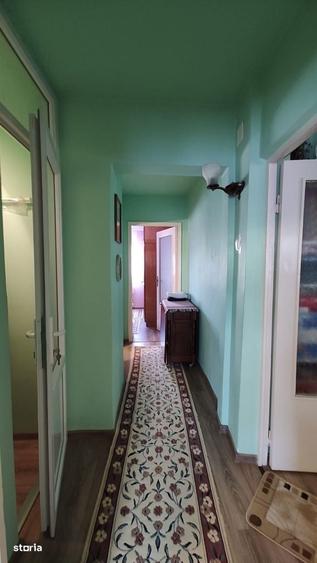 Apartament cu 3 camere semidecomandat în Central