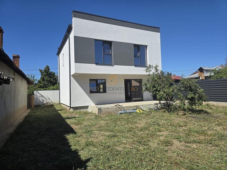 Casă individuală cu 4 camere cu Canalizare în Berceni