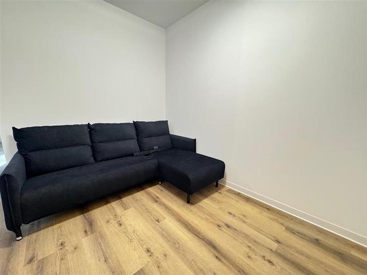 Apartament cu 3 camere semidecomandat, mobilat în Central
