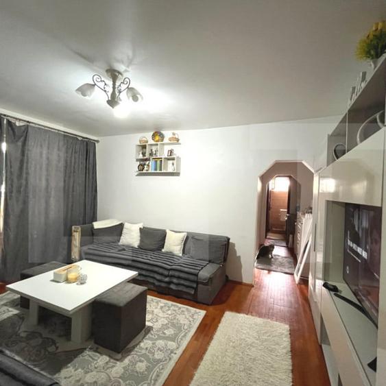 Apartament cu 3 camere semidecomandat în Central