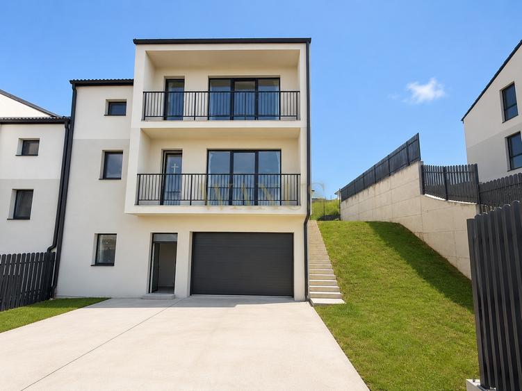 Duplex cu 6 camere cu Canalizare în Chinteni