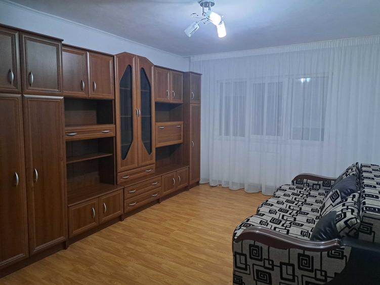 Garsonieră decomandată în Rogerius