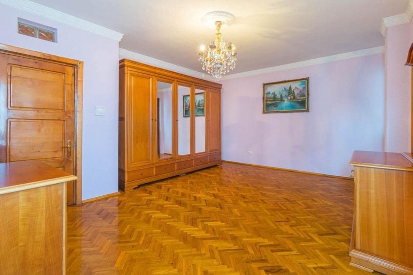 Casă individuală cu 20 camere cu Piscina în Central