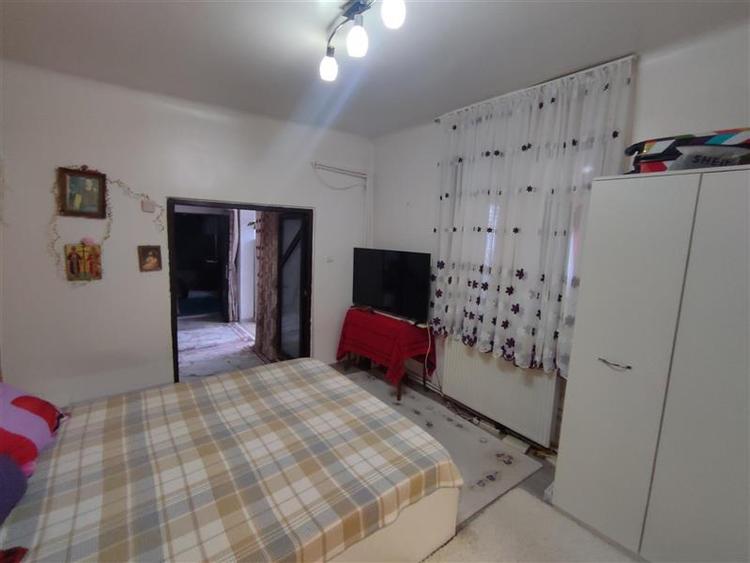 Casă individuală cu 4 camere cu Teren 229 Mp în Colentina