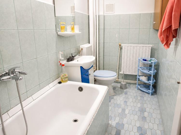 Apartament cu 2 camere decomandat, mobilat în Podul de Fier