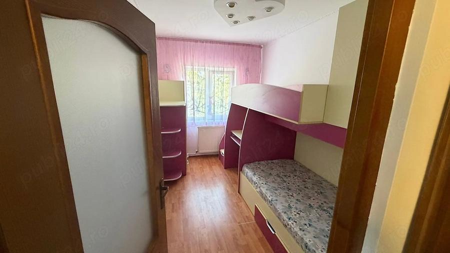 Apartament cu 3 camere decomandat în Micro 17